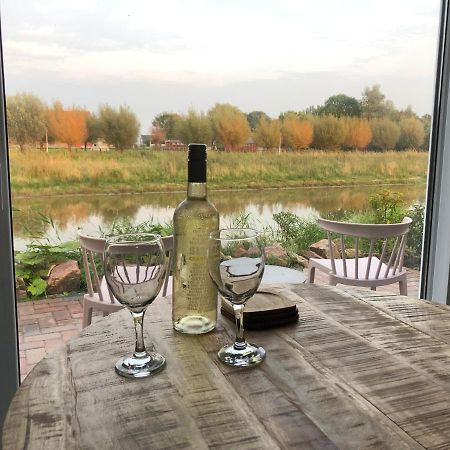 B&B Snurk Stiens, Fijn Verblijf Aan Open Vaarwater Ngoại thất bức ảnh