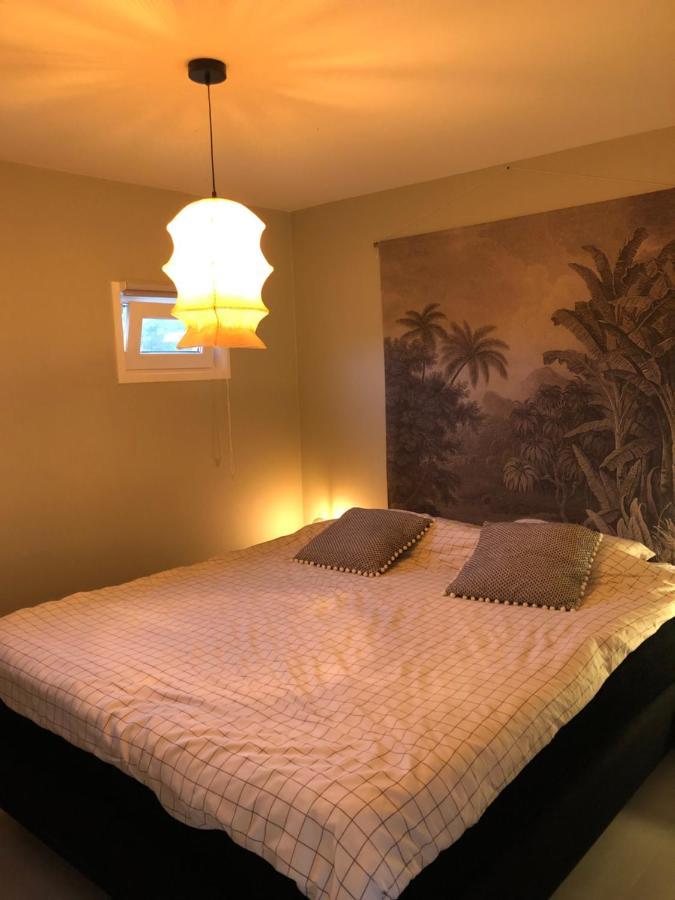 B&B Snurk Stiens, Fijn Verblijf Aan Open Vaarwater Ngoại thất bức ảnh