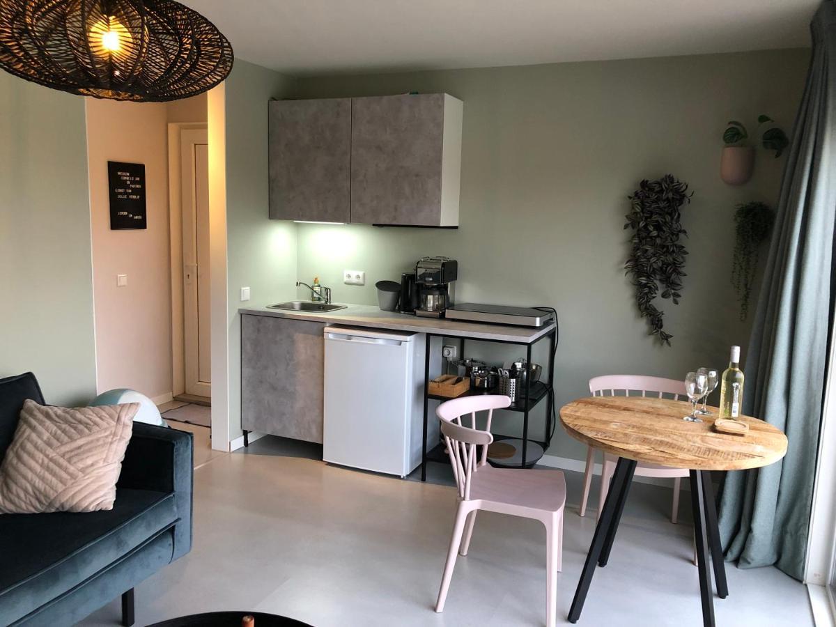 B&B Snurk Stiens, Fijn Verblijf Aan Open Vaarwater Ngoại thất bức ảnh