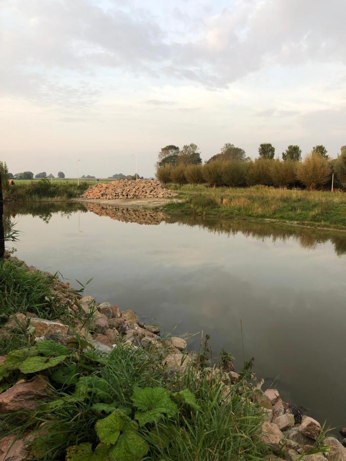 B&B Snurk Stiens, Fijn Verblijf Aan Open Vaarwater Ngoại thất bức ảnh